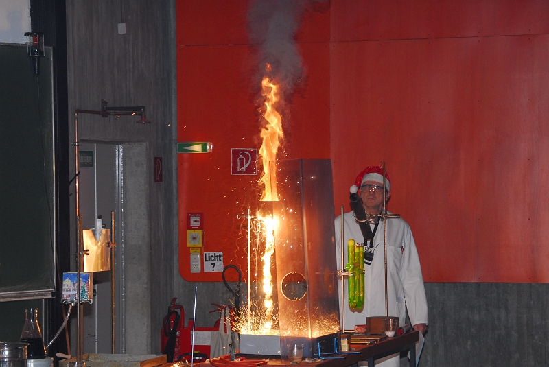 2010-03_09.JPG - Feuer muss sein - Rauch aber auch