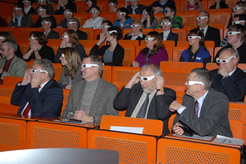 2011-01b_04.JPG - "3D" ist berall, auch im Hrsaal der TU.